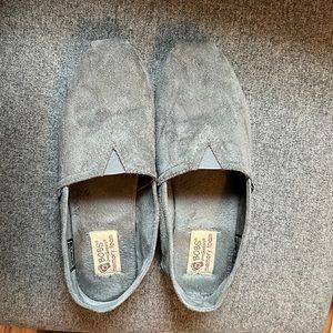 size 6.5, very comfy slippers, worn 2 times, grey!!